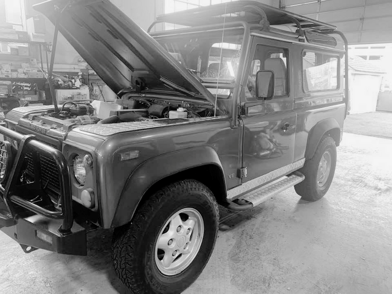 bandw-in-garage-hood-up-classic